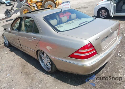 2001 Mercedes-Benz S 500 z USA, uszkodzony, nr VIN WDBNG75JX1A219683